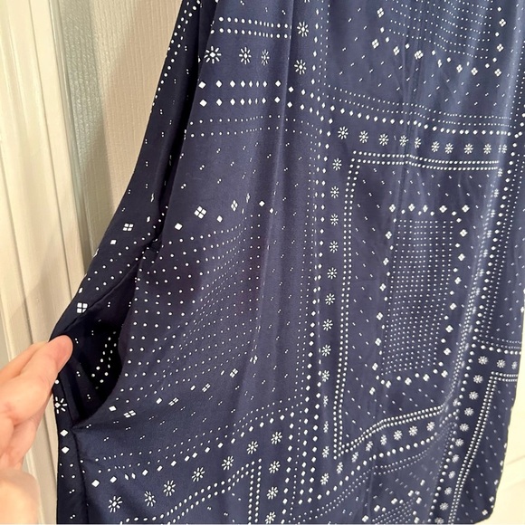 Time & Tru Women Sleeveless Tank Navy White Dress Pockets Sz L 12-14 Split Neck - Picture 9 of 9